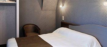 Hotel Auberge De La Bonde Logis 랑제 외부 사진