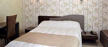 Hotel Auberge De La Bonde Logis 랑제 외부 사진