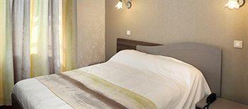 Hotel Auberge De La Bonde Logis 랑제 외부 사진