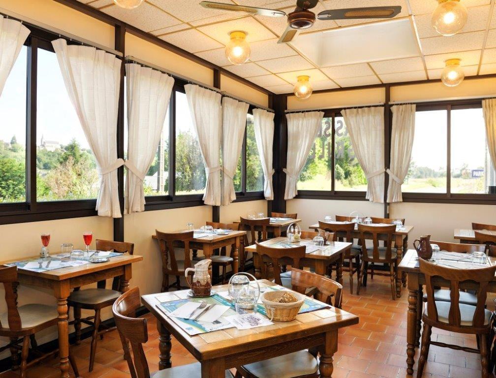Hotel Auberge De La Bonde Logis 랑제 외부 사진