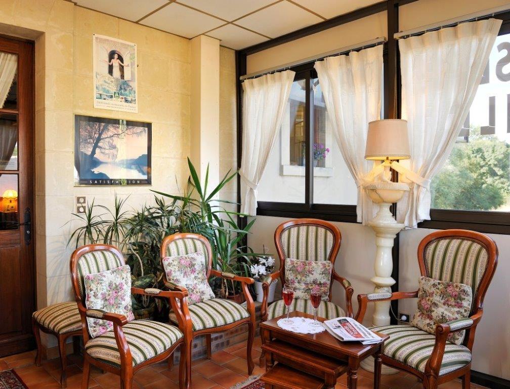 Hotel Auberge De La Bonde Logis 랑제 외부 사진