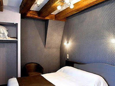 Hotel Auberge De La Bonde Logis 랑제 외부 사진
