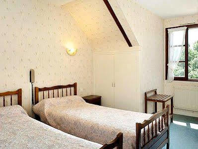 Hotel Auberge De La Bonde Logis 랑제 외부 사진